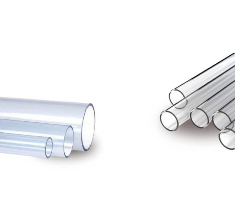 Goujons plastiques alignés de diamètres différents sur fond blanc.